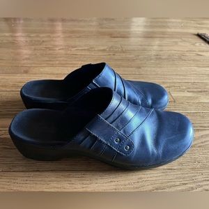Ladies Clark’s Mules